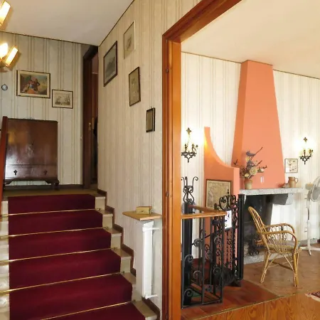 Locazione Turistica Casa Hazel 度假居 *