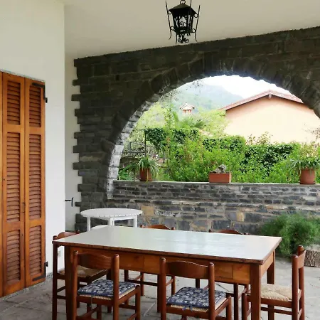 Locazione Turistica Casa Hazel 度假居 *